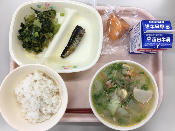 ごんだ汁と奈良県産の柿、奈良県産の小松菜のおひたし